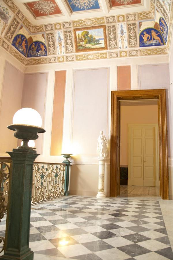 Palazzo Francesco Grassi 2* Aradeo