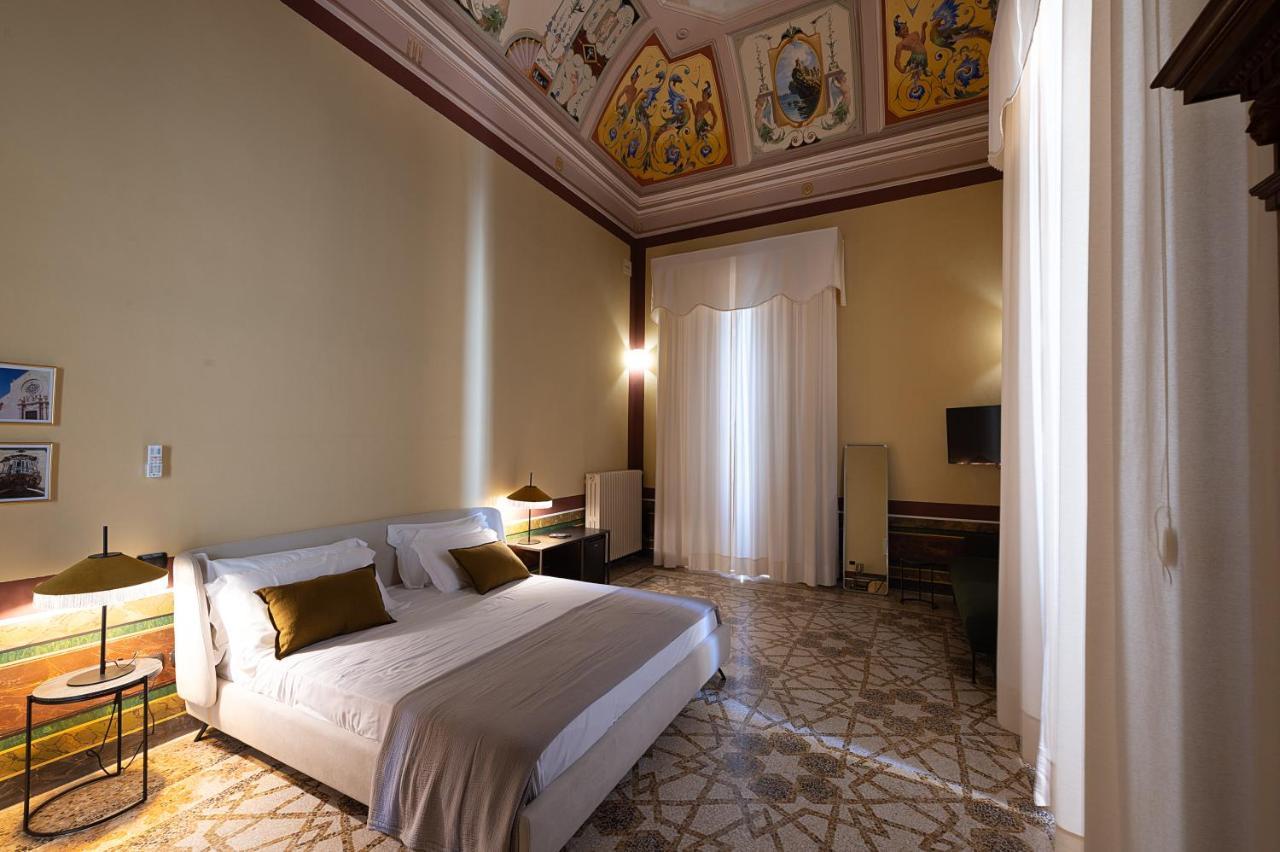 Palazzo Francesco Grassi 2* Aradeo